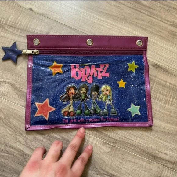 Bratz | Bags | Vintage Y2k Bratz 3 Ring Binder Pencil Bag  display picture 1